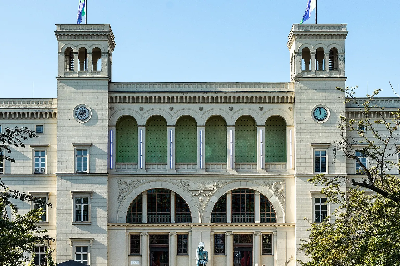 Hamburger Bahnhof Tickets: Online vs. On-Site Booking